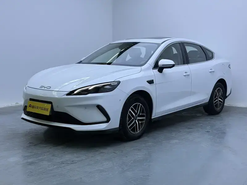 2025 BYD Seal 05 с пробегом 12 100 км