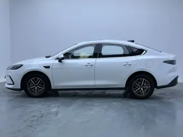 2025 BYD Seal 05 с пробегом 12 100 км
