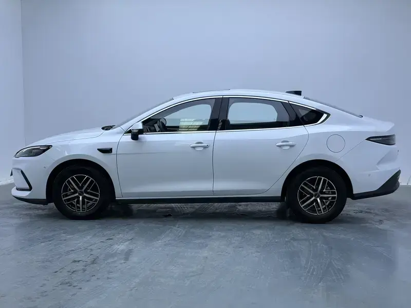 2025 BYD Seal 05 с пробегом 12 100 км