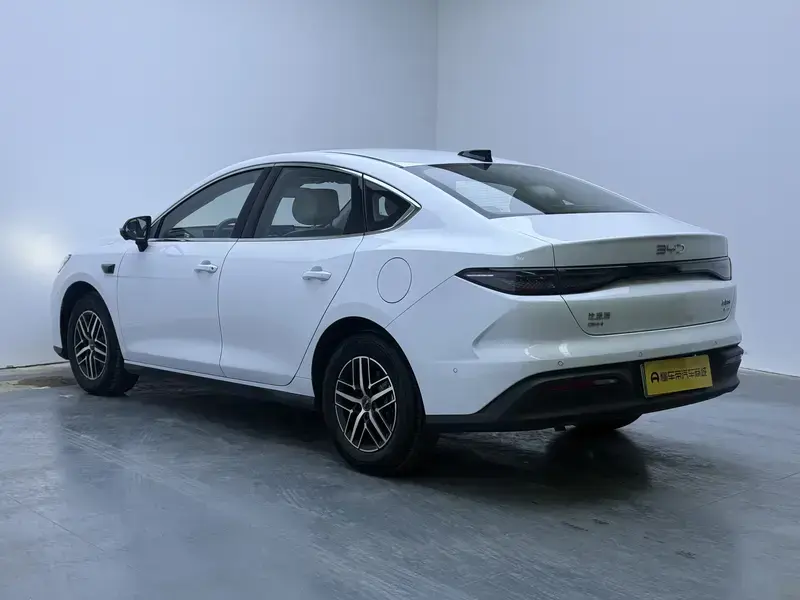 2025 BYD Seal 05 с пробегом 12 100 км