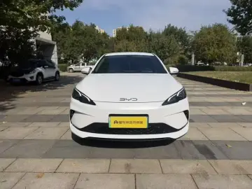 2025 BYD Seal 05 с пробегом 8 700 км