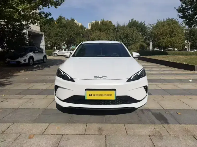 2025 BYD Seal 05 с пробегом 8 700 км