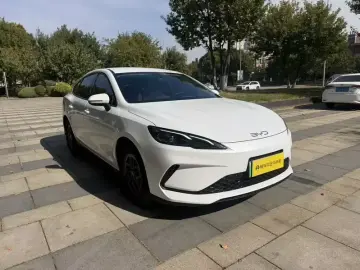 2025 BYD Seal 05 с пробегом 8 700 км
