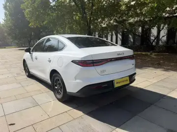 2025 BYD Seal 05 с пробегом 8 700 км