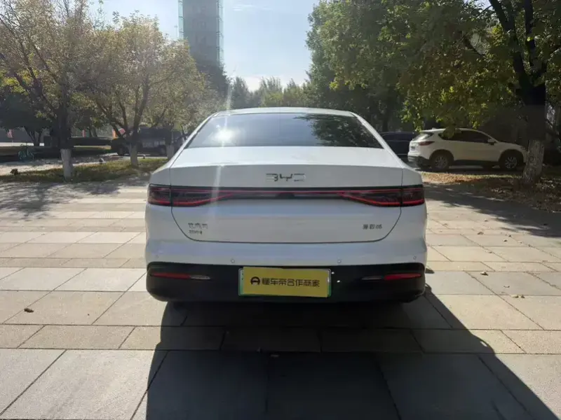 2025 BYD Seal 05 с пробегом 8 700 км