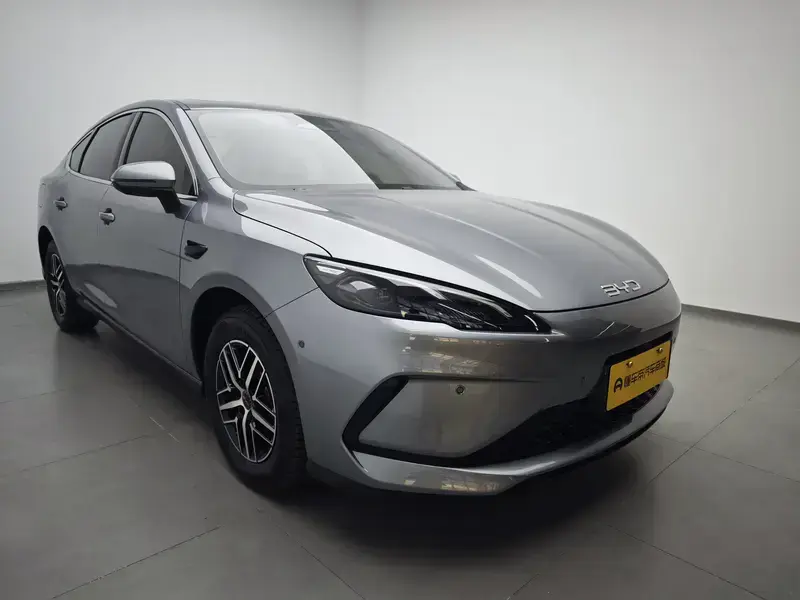 2025 BYD Seal 05 с пробегом 8 200 км