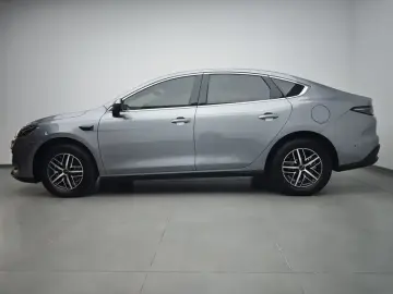 2025 BYD Seal 05 с пробегом 8 200 км