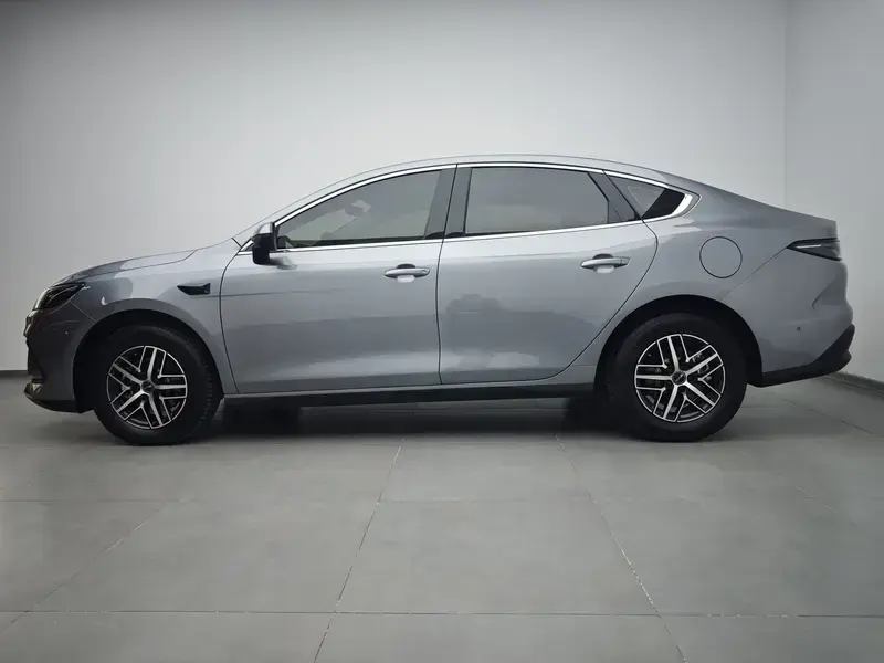 2025 BYD Seal 05 с пробегом 8 200 км