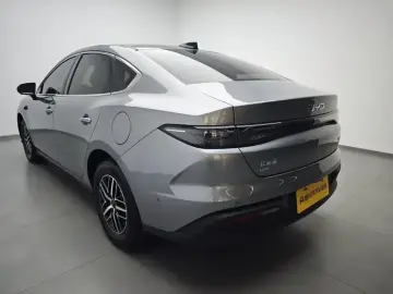2025 BYD Seal 05 с пробегом 8 200 км