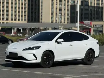 2025 BYD Seal 05 с пробегом 13 000 км