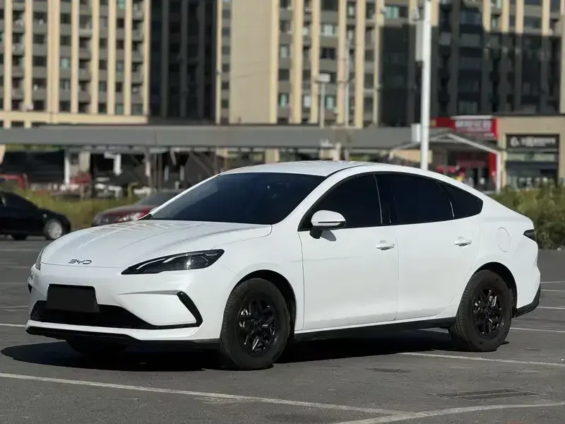 2025 BYD Seal 05 с пробегом 13 000 км