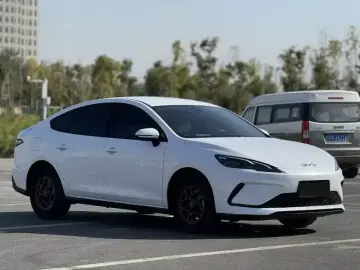 2025 BYD Seal 05 с пробегом 13 000 км