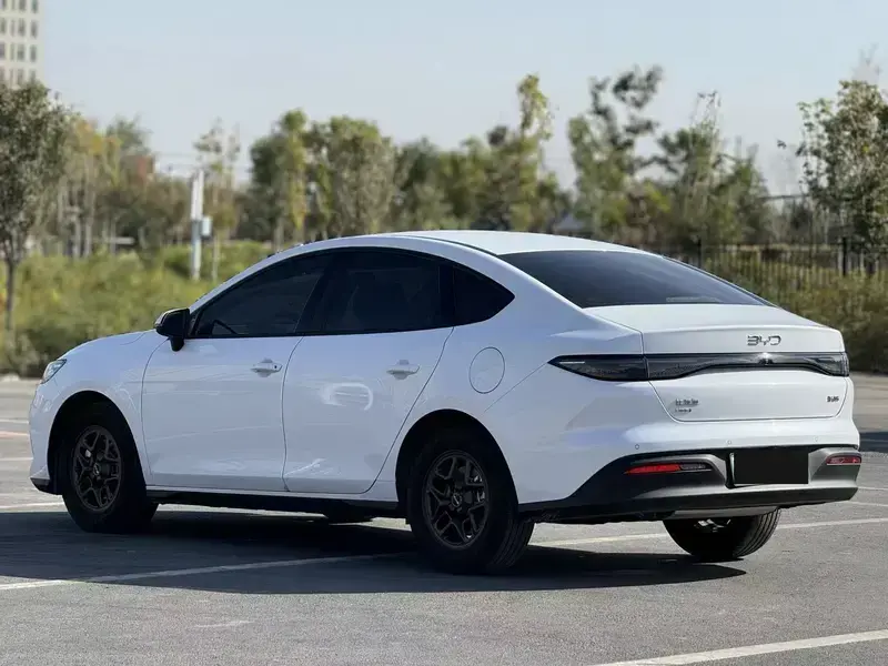 2025 BYD Seal 05 с пробегом 13 000 км