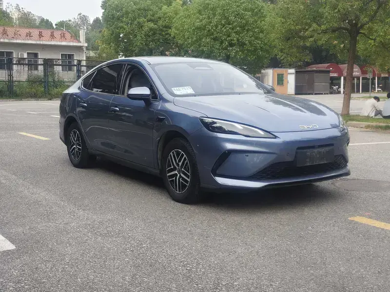 2025 BYD Seal 05 с пробегом 2 700 км