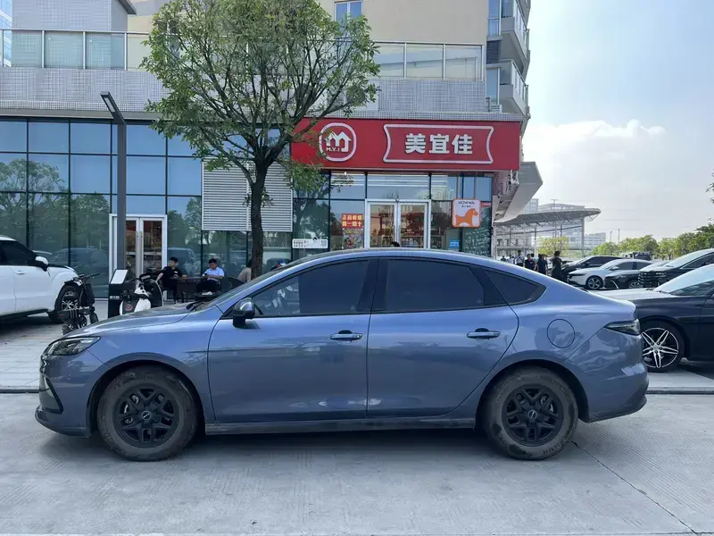 2025 BYD Seal 05 с пробегом 22 000 км