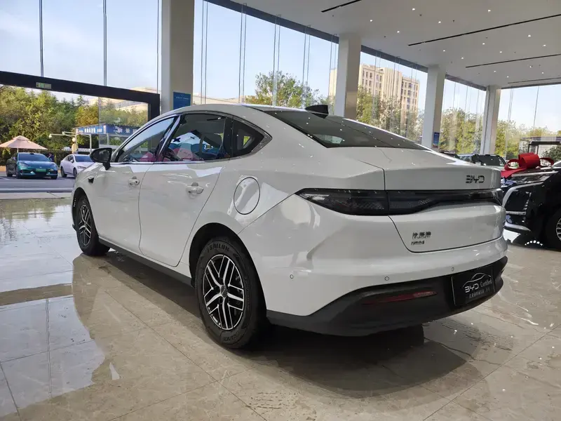 2025 BYD Seal 05 с пробегом 8 500 км