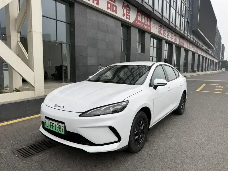 2026 BYD Seal 05 с пробегом 100 км