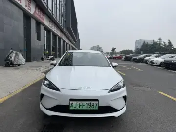 2026 BYD Seal 05 с пробегом 100 км