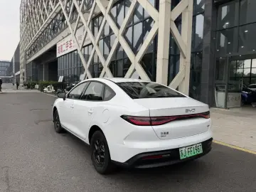 2026 BYD Seal 05 с пробегом 100 км