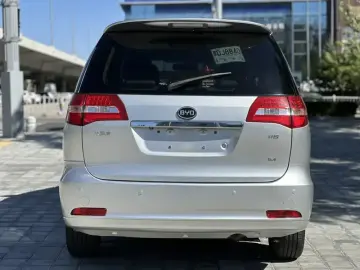 2013 BYD M6 с пробегом 70 000 км