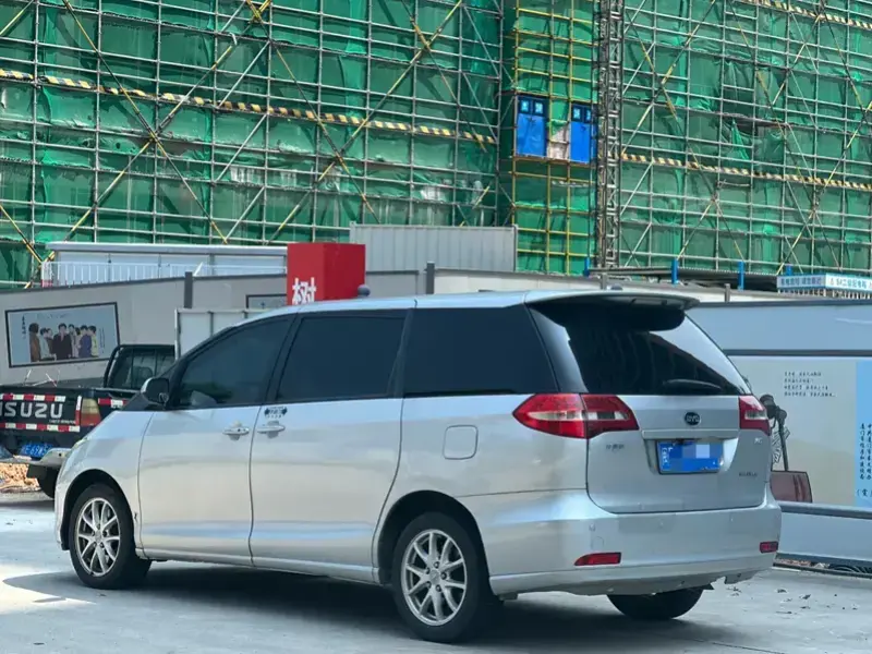2011 BYD M6 с пробегом 120 000 км