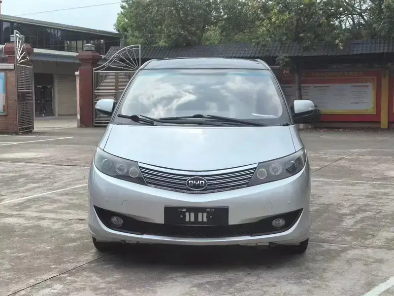 2010 BYD M6 с пробегом 60 000 км