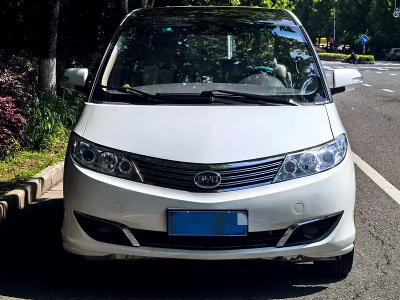 2013 BYD M6 с пробегом 76 000 км