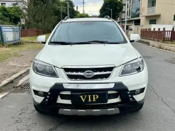 2014 BYD S6 с пробегом 120 000 км