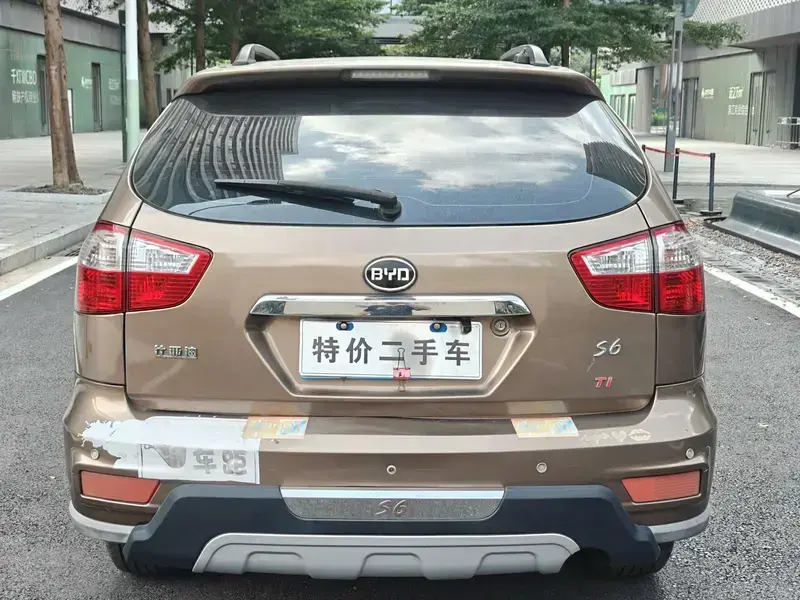 2014 BYD S6 с пробегом 100 000 км