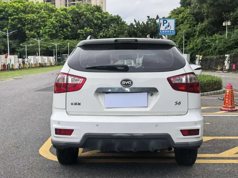 2013 BYD S6 с пробегом 135 000 км