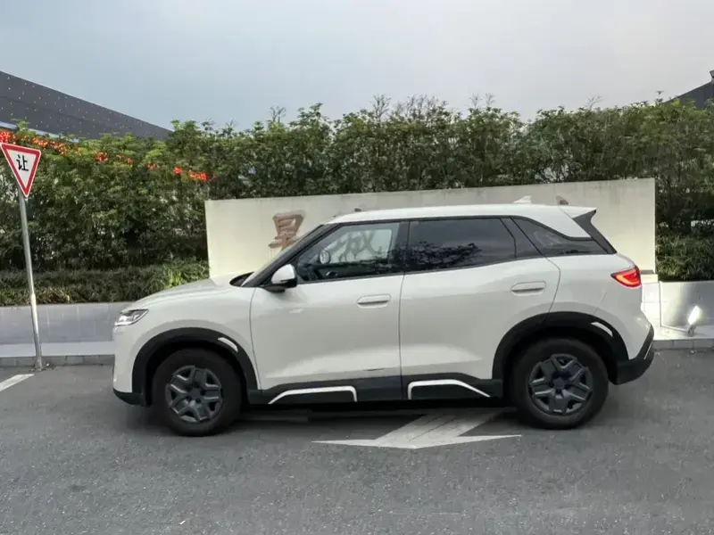 2025 BYD Yuan Up с пробегом 9 500 км