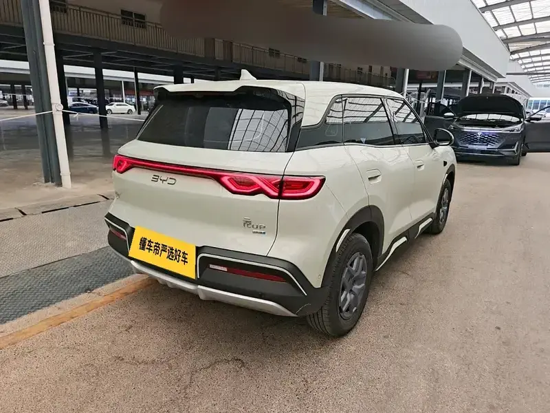 2025 BYD Yuan Up с пробегом 3 400 км