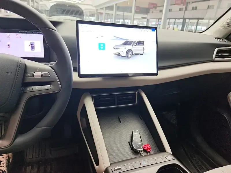 2025 BYD Yuan Up с пробегом 3 400 км