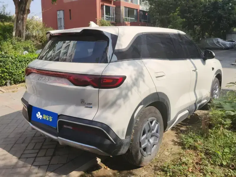 2025 BYD Yuan Up с пробегом 4 000 км
