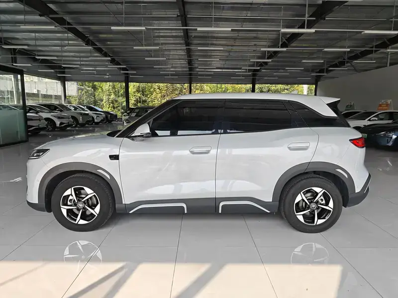 2025 BYD Yuan Up с пробегом 15 000 км