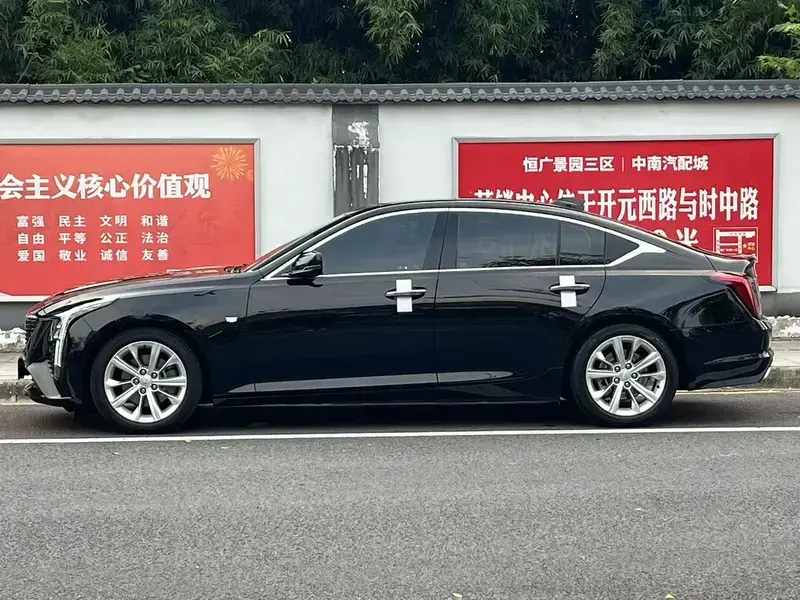 2025 Cadillac CT5 с пробегом 28 000 км