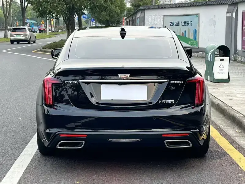 2025 Cadillac CT5 с пробегом 28 000 км