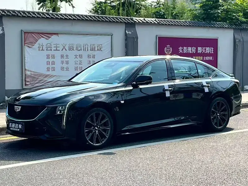 2025 Cadillac CT5 с пробегом 4 000 км