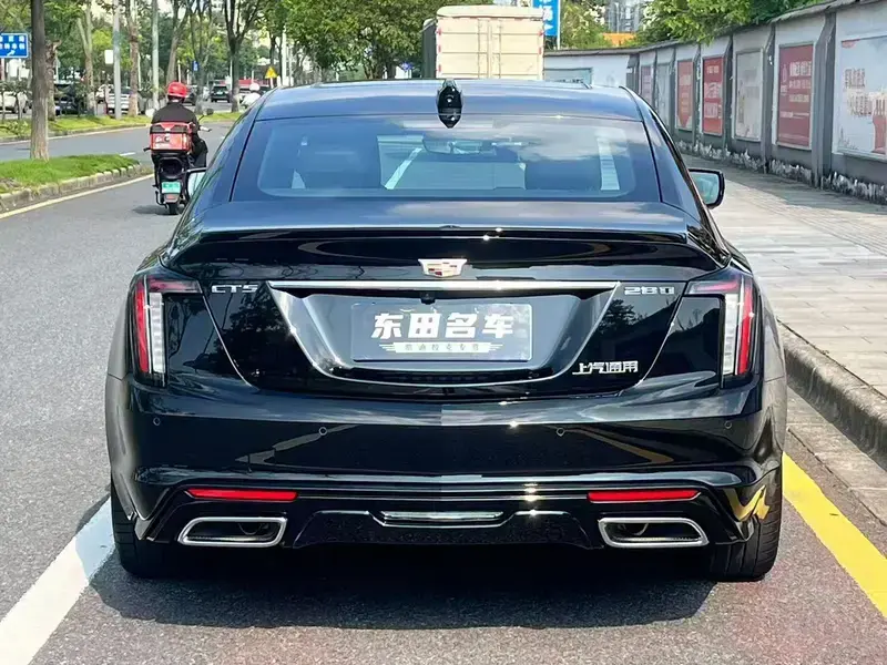 2025 Cadillac CT5 с пробегом 4 000 км