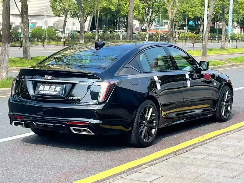 2025 Cadillac CT5 с пробегом 4 000 км