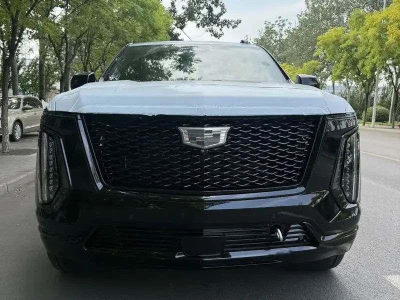 2026 Cadillac Escalade с пробегом 100 км