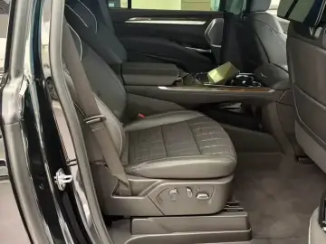 2026 Cadillac Escalade с пробегом 100 км