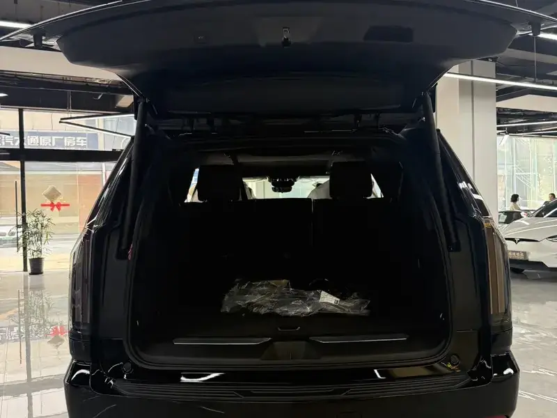 2026 Cadillac Escalade с пробегом 100 км