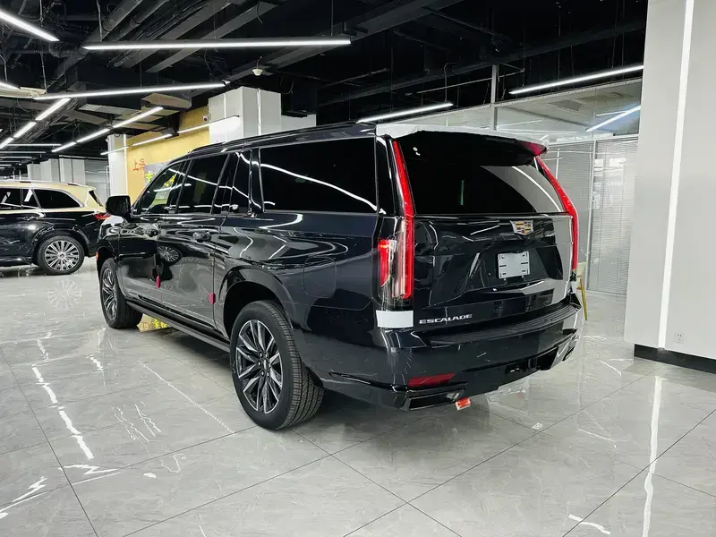 2024 Cadillac Escalade с пробегом 100 км