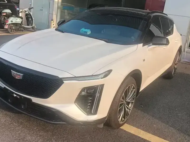 2023 Cadillac GT4 с пробегом 23 000 км