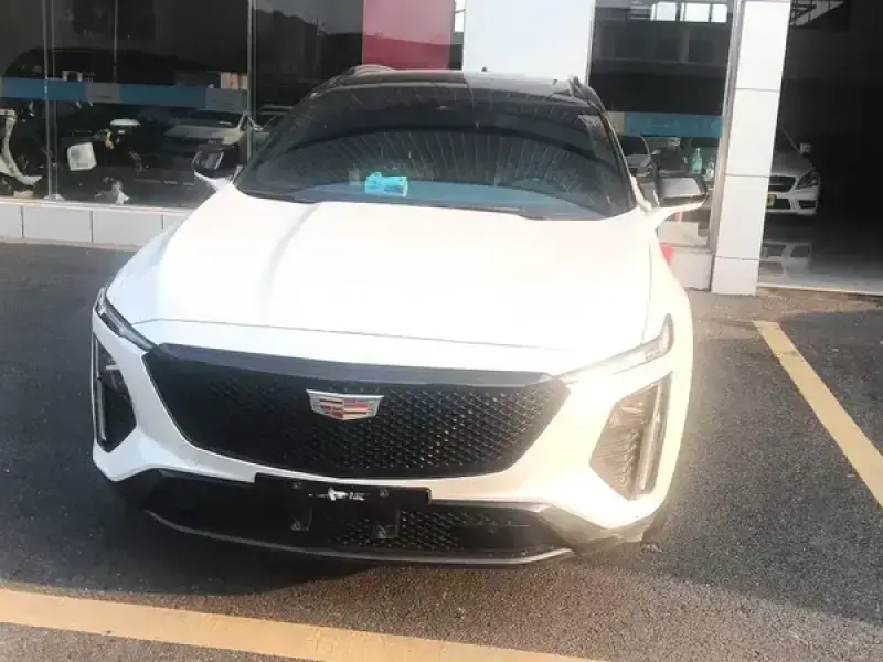 2023 Cadillac GT4 с пробегом 23 000 км
