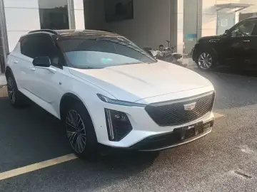 2023 Cadillac GT4 с пробегом 23 000 км