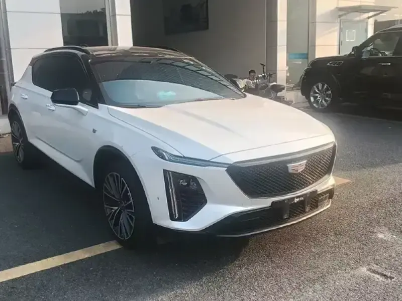 2023 Cadillac GT4 с пробегом 23 000 км