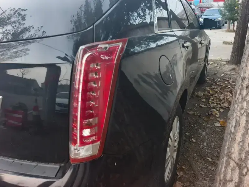 2014 Cadillac SRX с пробегом 128 000 км