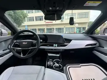 2023 Cadillac GT4 с пробегом 6 000 км